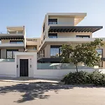 Iris Luxury